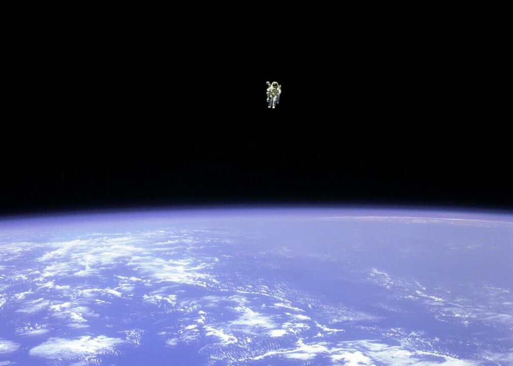 1984: First untethered spacewalk